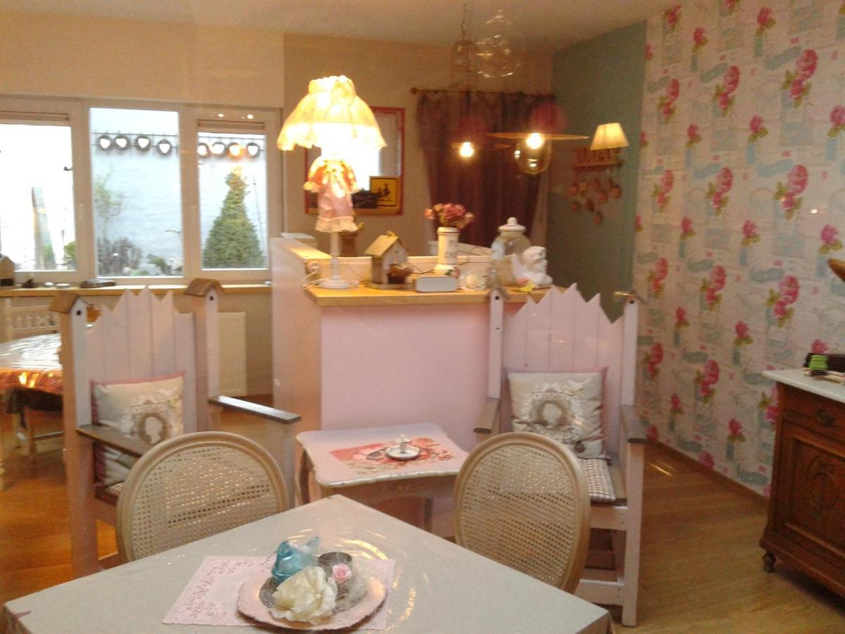 B&B Delices De Rose 예페르 외부 사진
